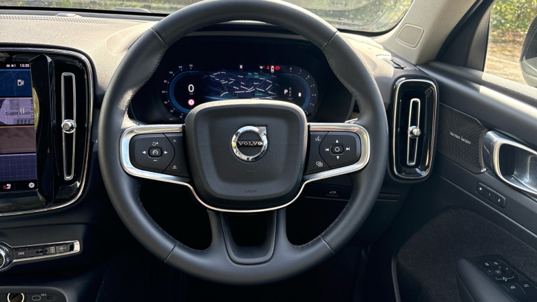 Volvo XC40 2.0 B4P Ultra Dark 5dr Auto Petrol Estate